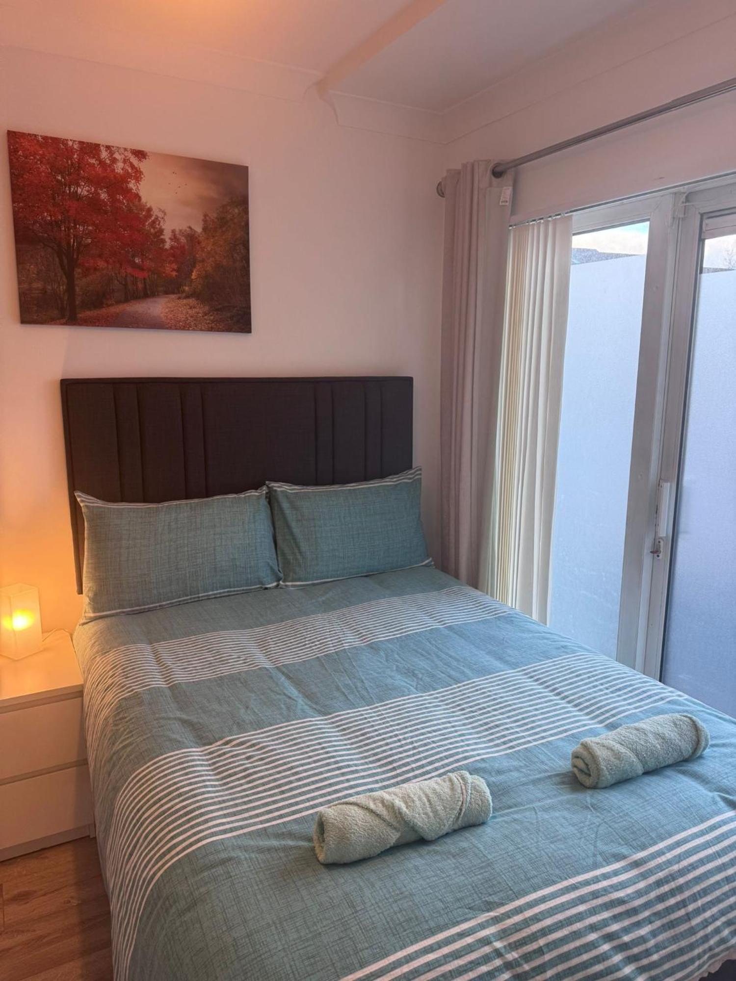 Modern Apartment Good Distance From Dublin City And Airport 4People Oda fotoğraf